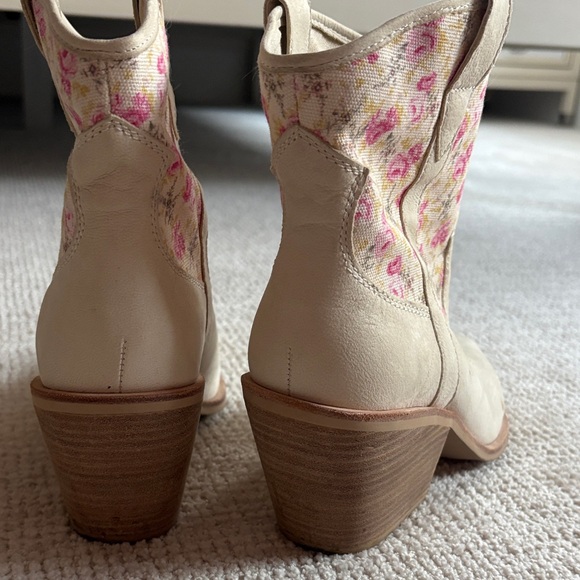 Dolce Vita Cream and Pink Ankle Boots - Picture 2 of 4
